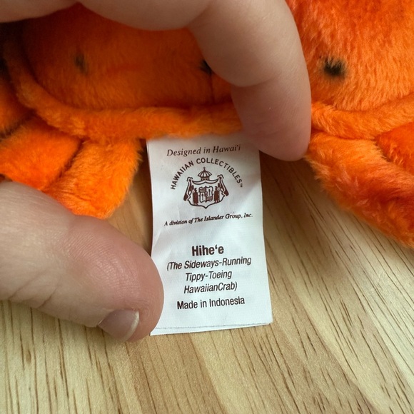 Hawaiian Hihe'e Crab with Aloha Flower Stuffed Animal Collectible - Picture 6 of 7